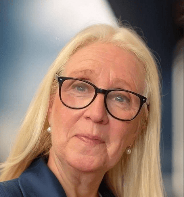 Eva-Lena Schönberg - Erfaren borgerlig officiant för personliga begravningsceremonier